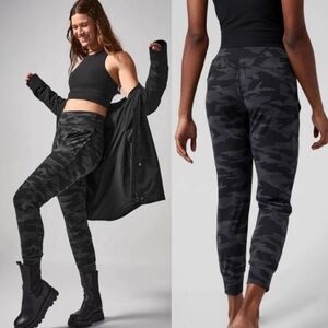 NWT Athleta Salutation Camo Jogger Size XSP Petite Camoflage Gray Black Hi Rise